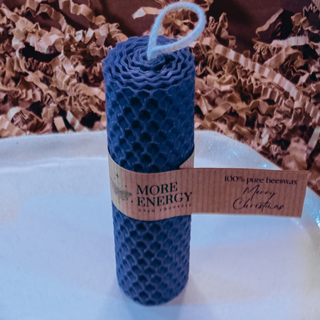 Świąteczny zestaw prezentowy | 2 świece słupkowe i ceramiczny świecznik | 100% wosk pszczeli