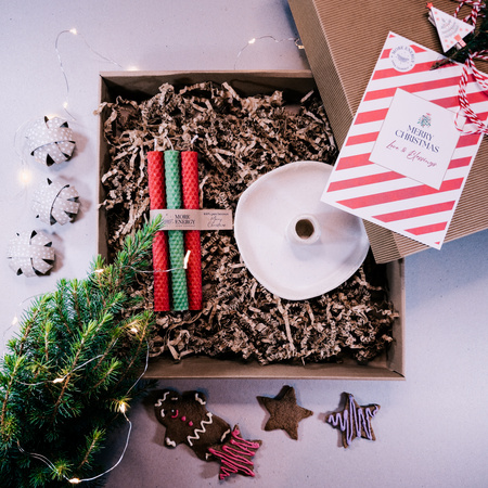 Świąteczny zestaw prezentowy | 3 świece stołowe i ceramiczny świecznik | 100% wosk pszczeli