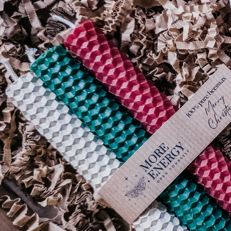 Świąteczny zestaw prezentowy | 3 świece stołowe i ceramiczny świecznik | 100% wosk pszczeli