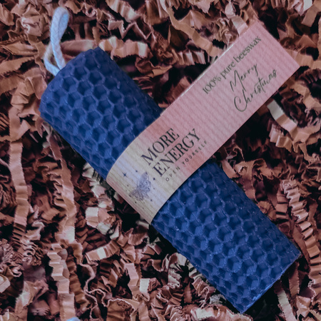 Świąteczny zestaw prezentowy | 2 świece słupkowe i ceramiczny świecznik | 100% wosk pszczeli